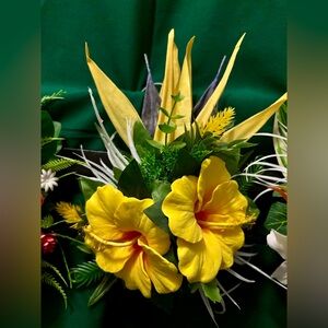 Hibiscus flower hair clip.